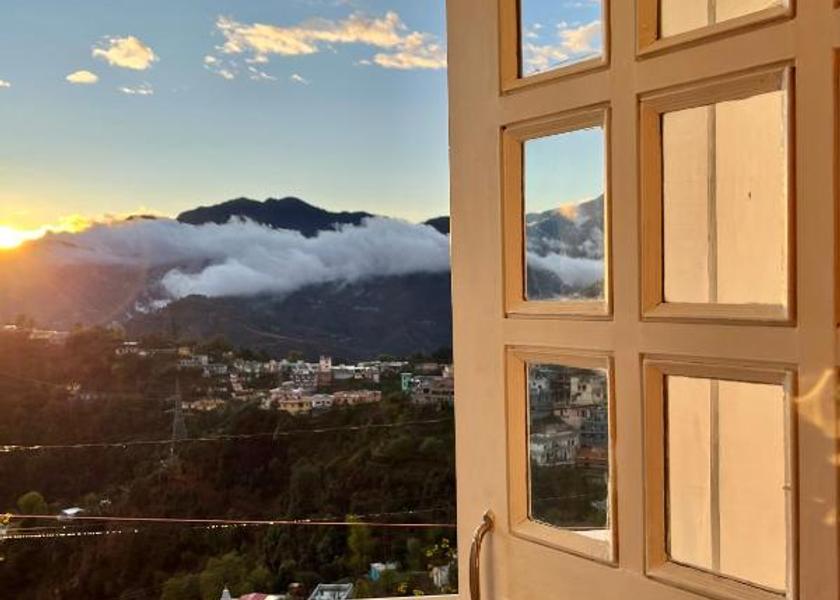 Uttarakhand Chamba Deluxe King Room