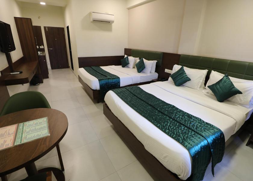 Gujarat Surat Quad Room (Twin King Bed)