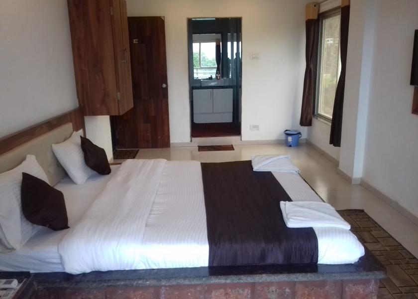 Maharashtra Mahabaleshwar Compact Couple Room (Non View)
