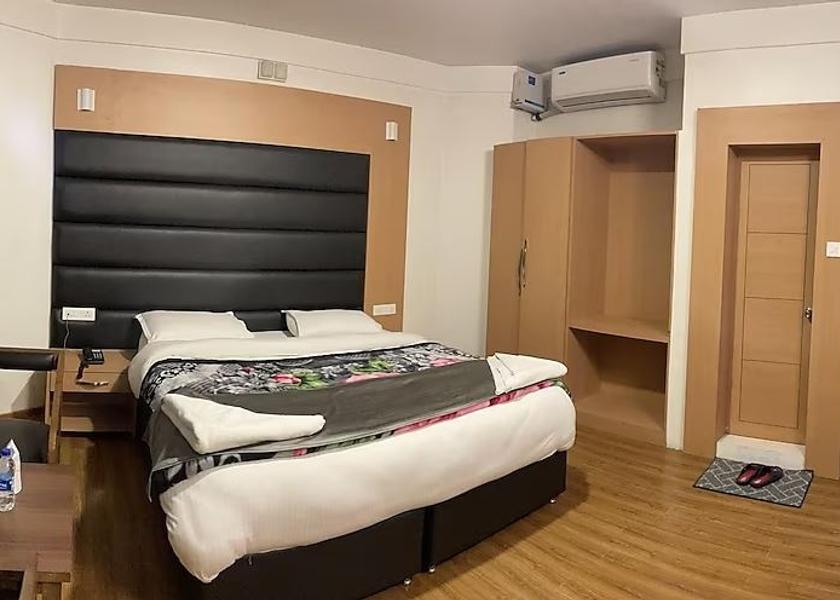 Jammu and Kashmir Srinagar Room