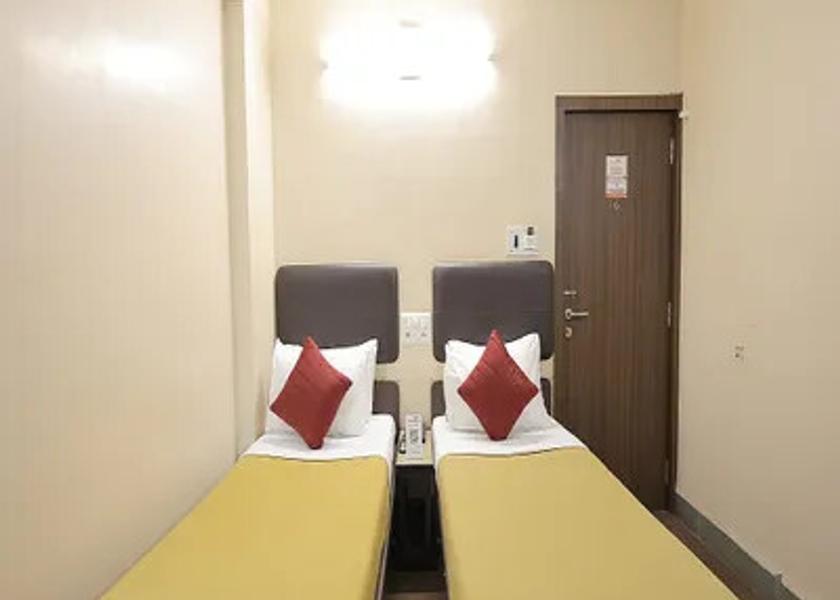 Gujarat Surat Super Deluxe Single Room - YCHS