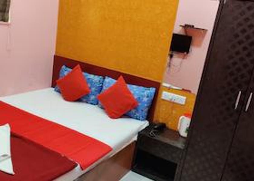 Maharashtra Mumbai Double Bedroom Common Bathroom