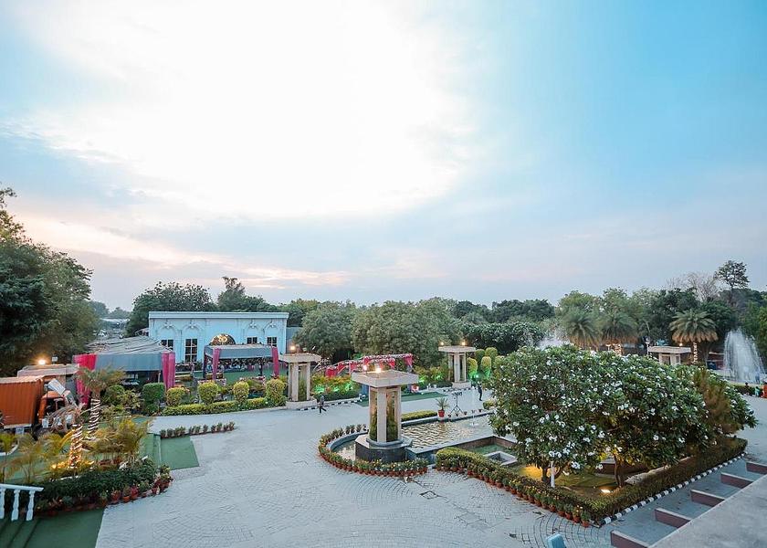 Delhi Delhi Outdoors