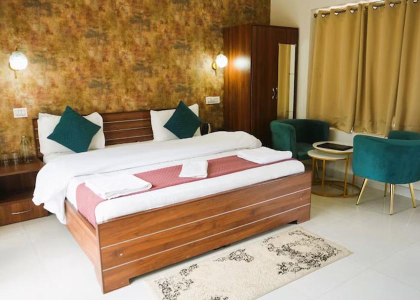 Uttarakhand Chakrata Luxury Suite with Bathtub