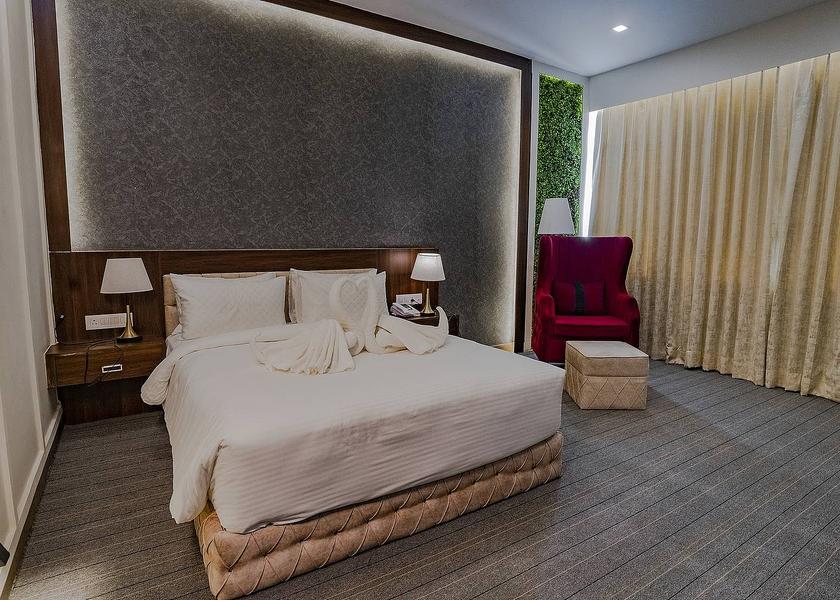 Karnataka Bangalore DELUXE	KING ROOM