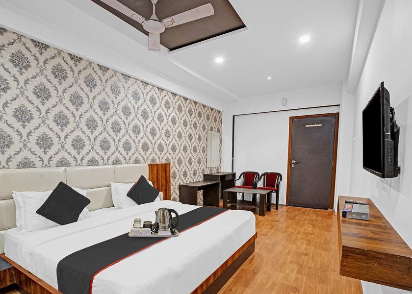 Gujarat Surat Room