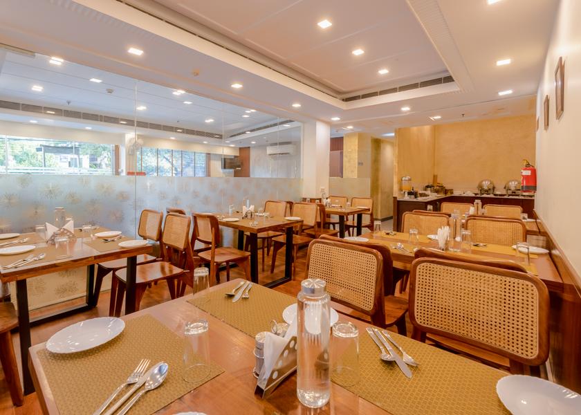 Delhi Delhi Dining Area