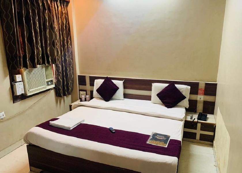 Uttar Pradesh Jhansi ECONOMY AC ROOM( 10 % Discount On F&B Services)