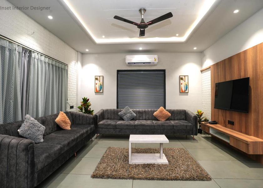 Maharashtra Nashik shared lounge/tv area