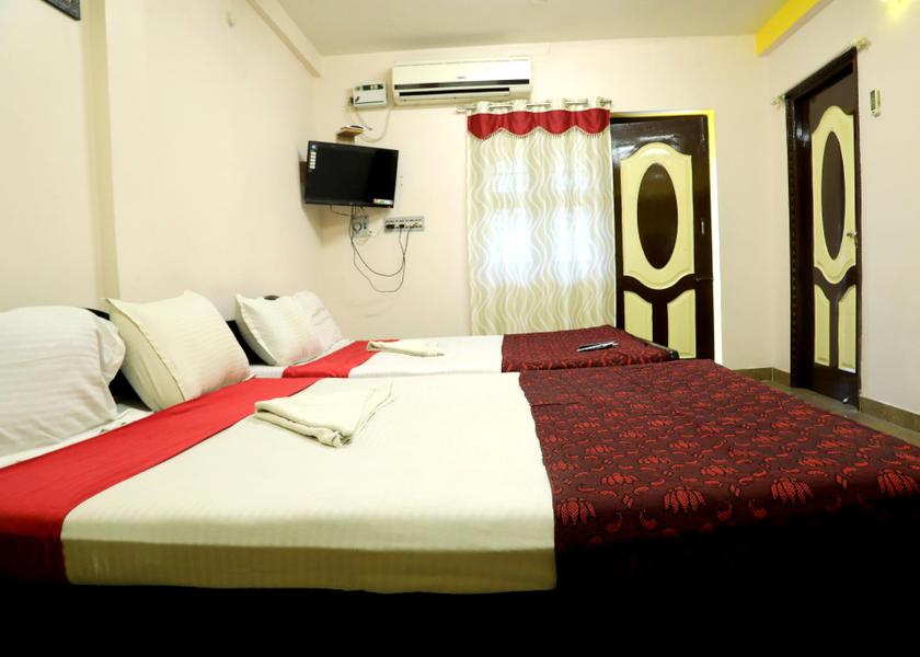 shared lounge/tv area