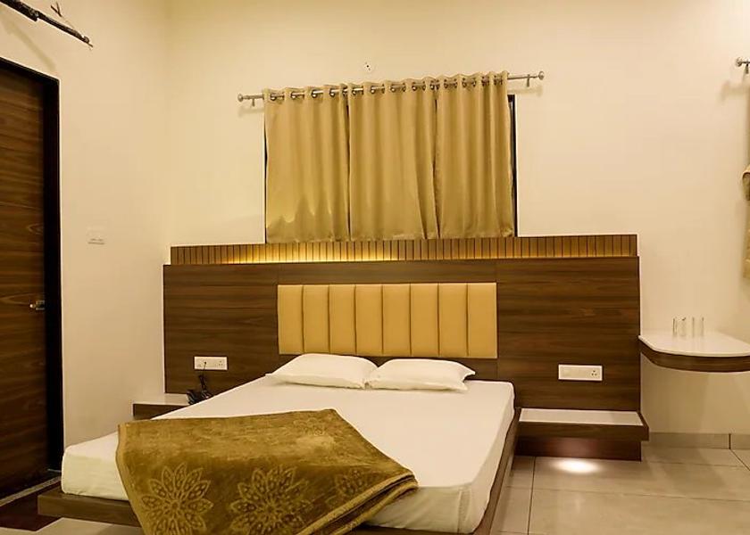 Madhya Pradesh Ujjain Deluxe Standard AC Room