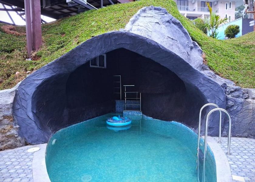 Kerala Munnar Pool