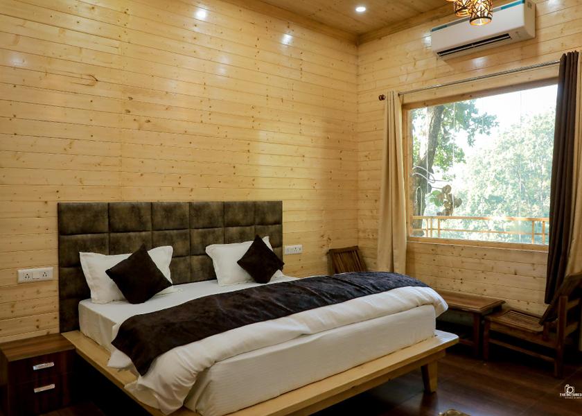 Uttarakhand Lansdowne Luxury Room with Balcony