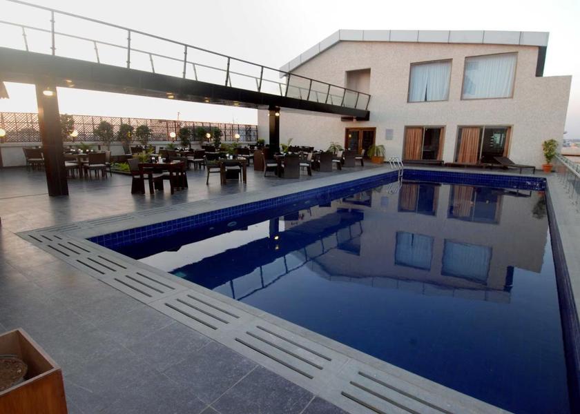 Maharashtra Pune Pool
