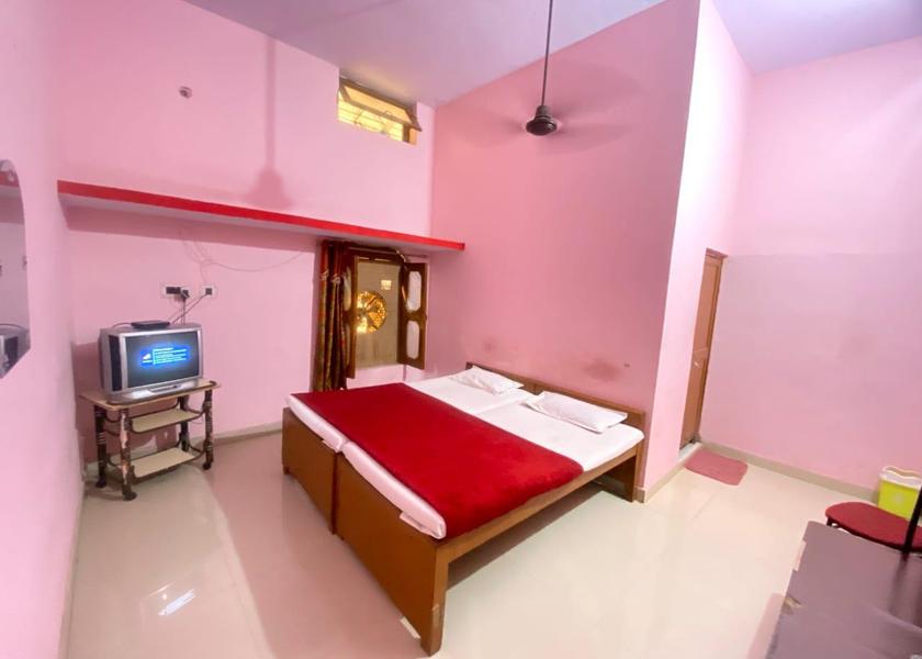 Madhya Pradesh Orchha guestroom