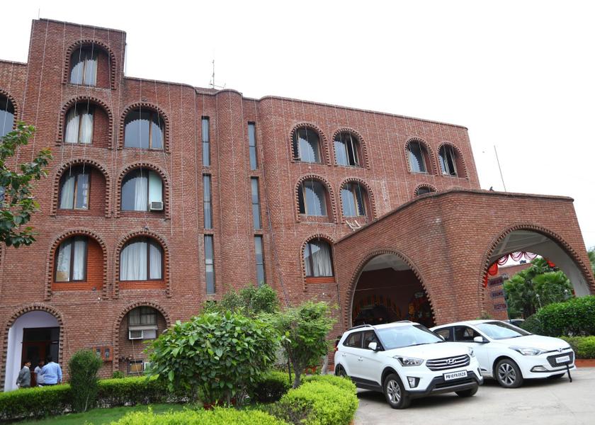 Uttar Pradesh Chhata Exterior view