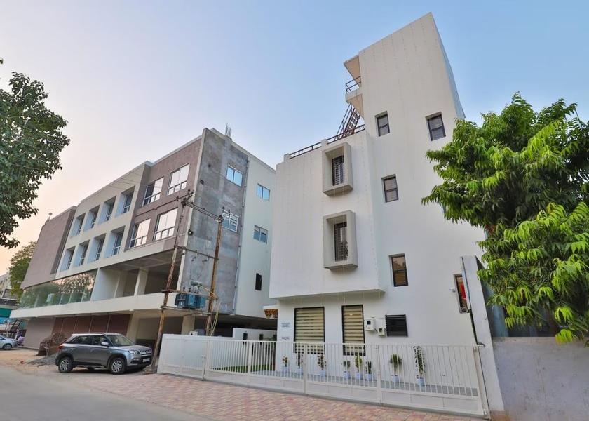 Gujarat Anand Hotel Exterior