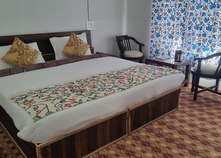 Jammu and Kashmir Pahalgam Deluxe Room with 1 King Bed