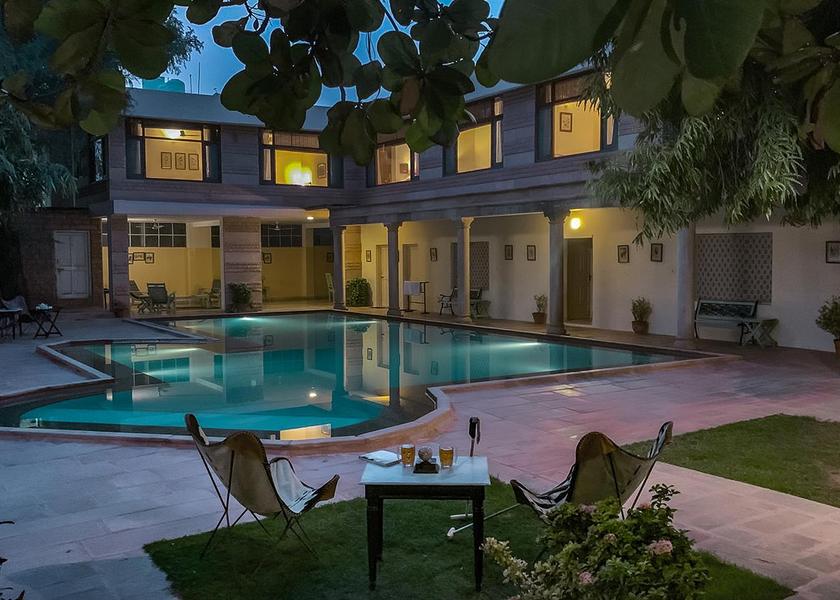 Swimming pool