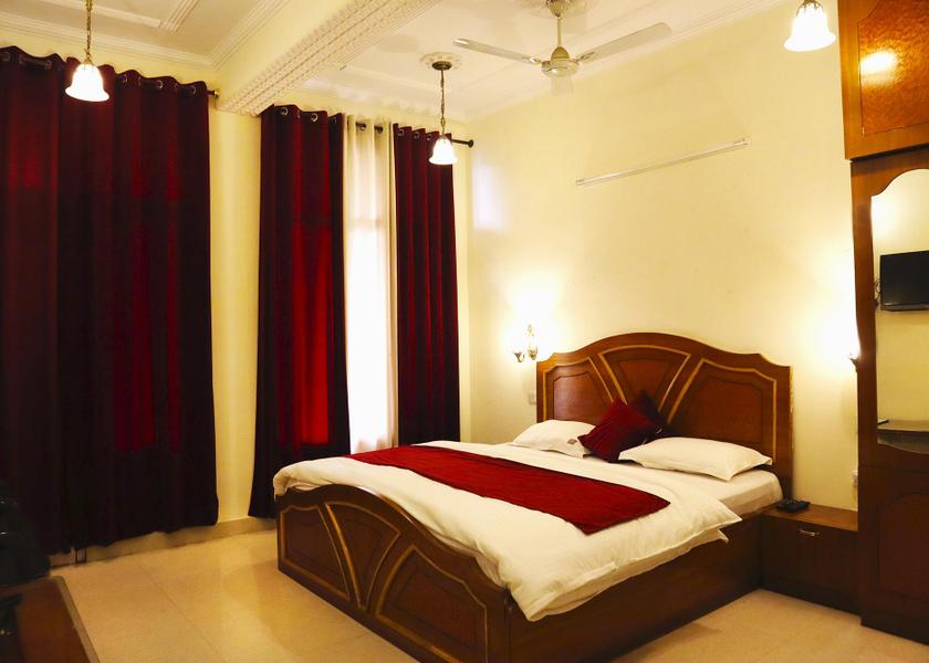 Himachal Pradesh Kasauli Luxury King Room