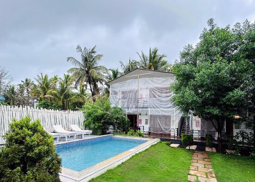 Goa Morjim swimming pool