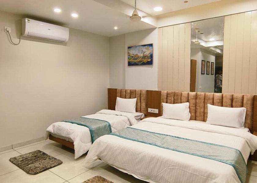 Gujarat Vadodara Food & Dining