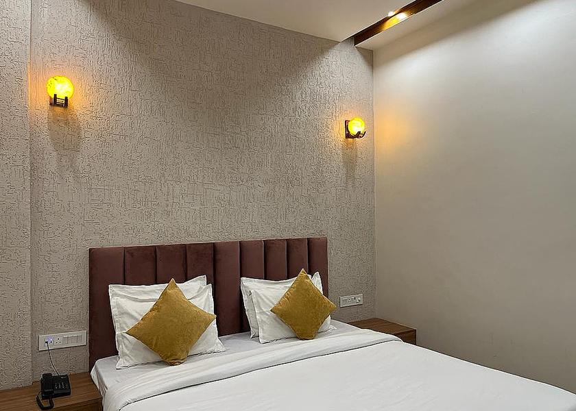Uttar Pradesh Varanasi Deluxe Room