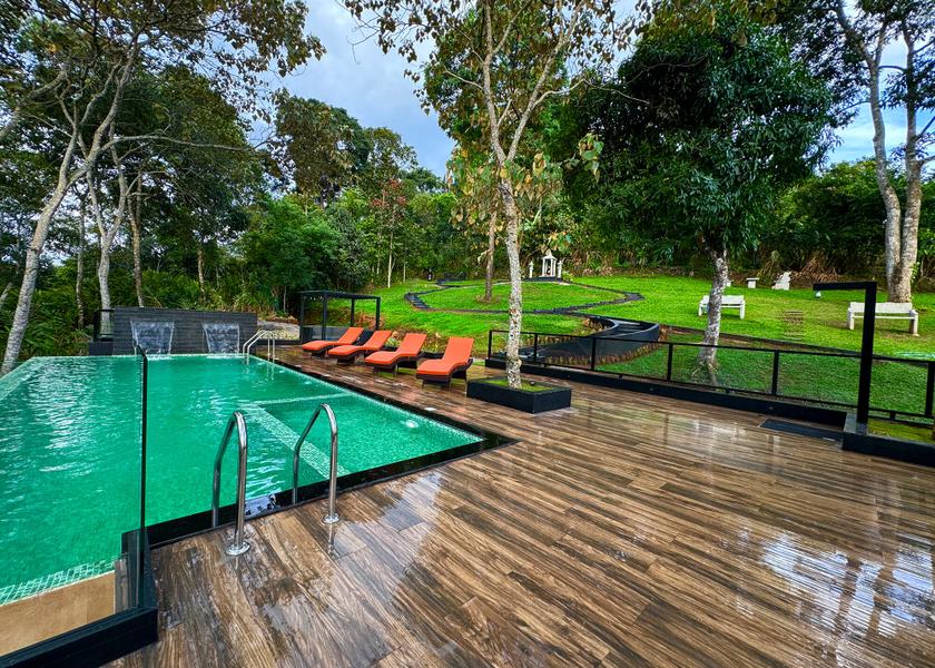 Kerala Munnar Pool