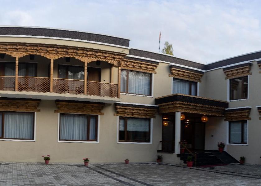 Ladakh Leh parking lot