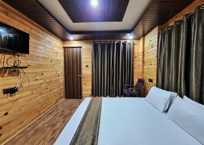 Himachal Pradesh Narkanda Superior Room with Balcony