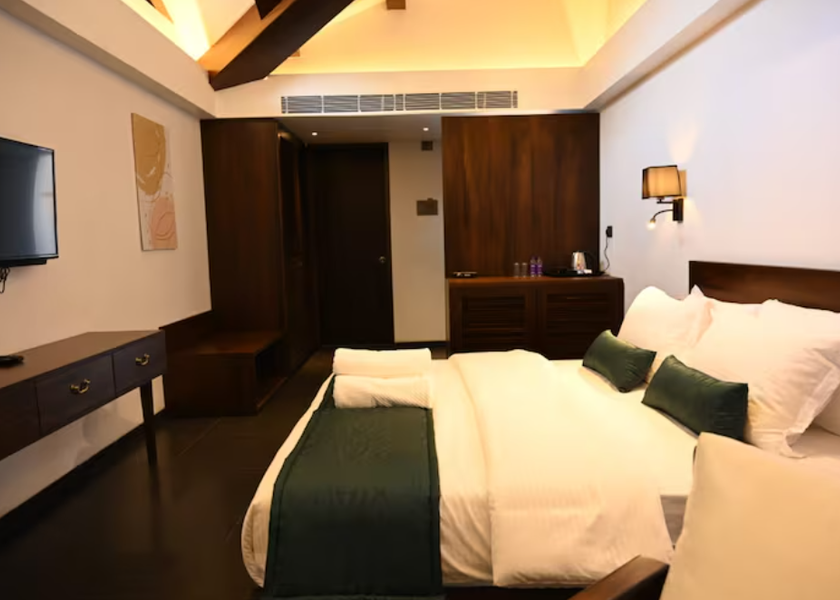 Maharashtra Mahabaleshwar Royal Suite with Valley View with Balcony