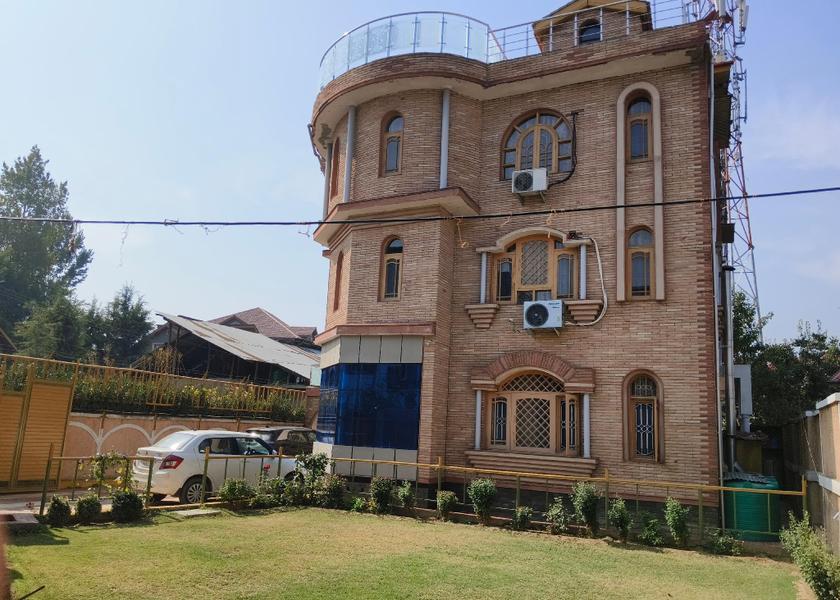 Jammu and Kashmir Srinagar Hotel Exterior