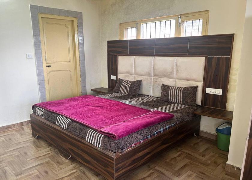 Himachal Pradesh Parwanoo Deluxe Room
