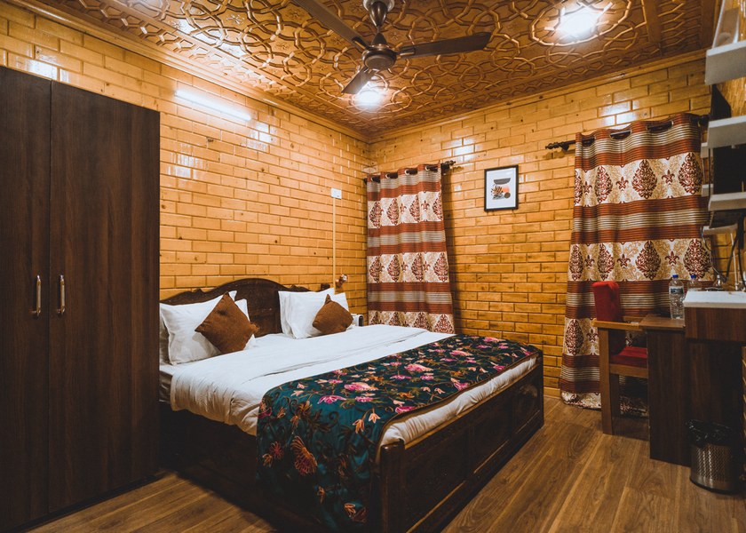 Jammu and Kashmir Srinagar Deluxe Double or Twin