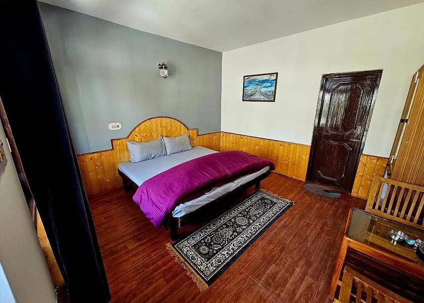 Himachal Pradesh Manali Deluxe Mountain View Room