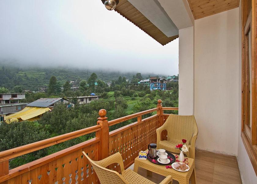 Himachal Pradesh Manali balcony/terrace
