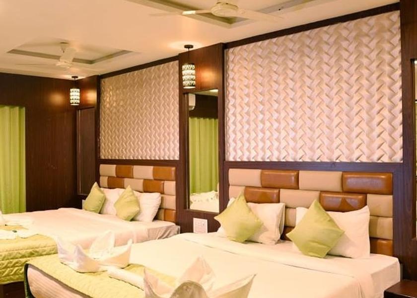 Maharashtra Mahabaleshwar Deluxe Family Room