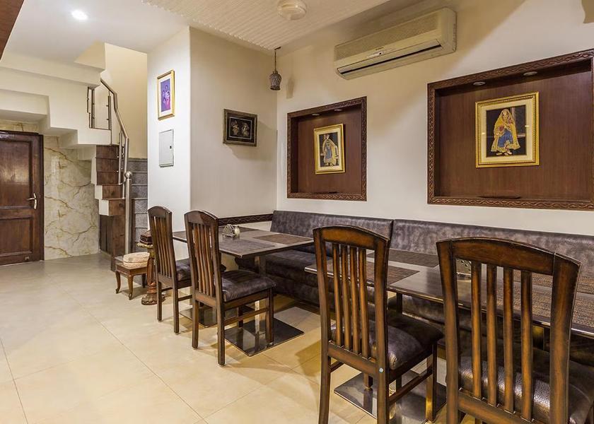 Delhi Delhi Food & Dining