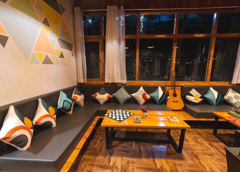 Uttarakhand Nainital shared lounge/tv area