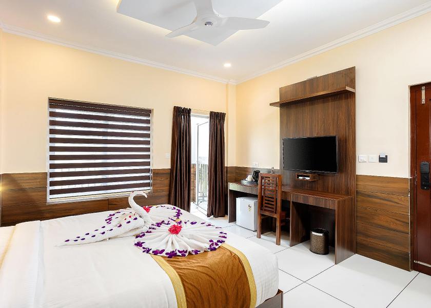 Kerala Munnar Honeymoon Suite with Balcony
