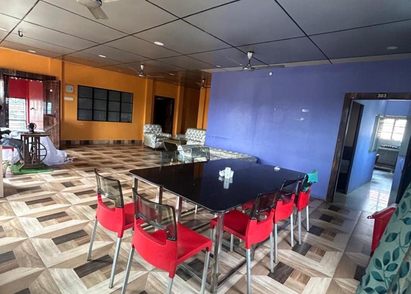 shared lounge/tv area