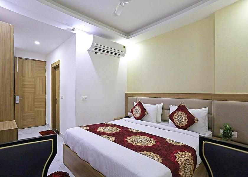 Delhi Delhi Deluxe King Room