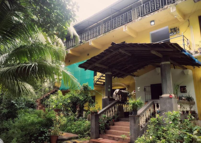 Goa Sernabatim Hotel Exterior