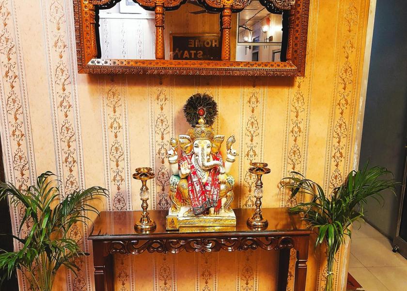 Delhi Delhi lobby