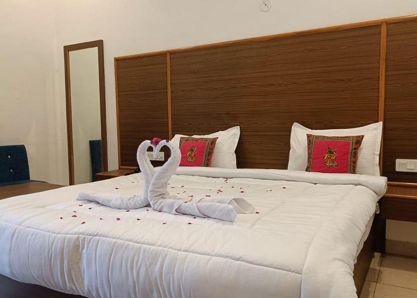 Madhya Pradesh Khajuraho bed