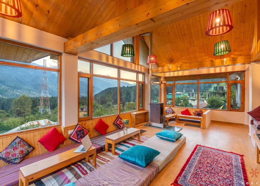 Himachal Pradesh Manali shared lounge/tv area
