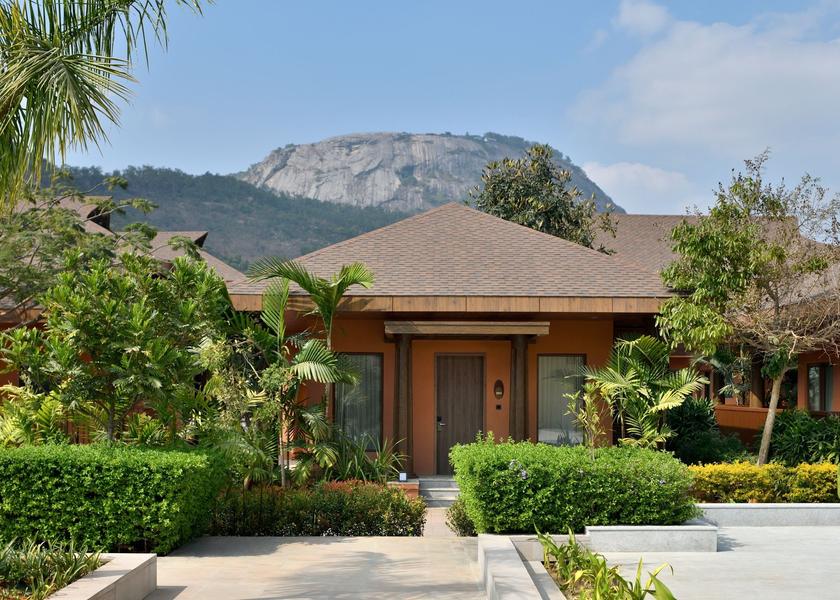 Karnataka Nandi Hills Bungalow King Room - Living Room