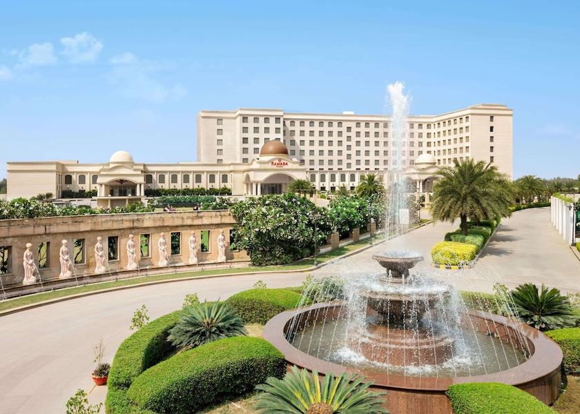 Uttar Pradesh Lucknow Front of property