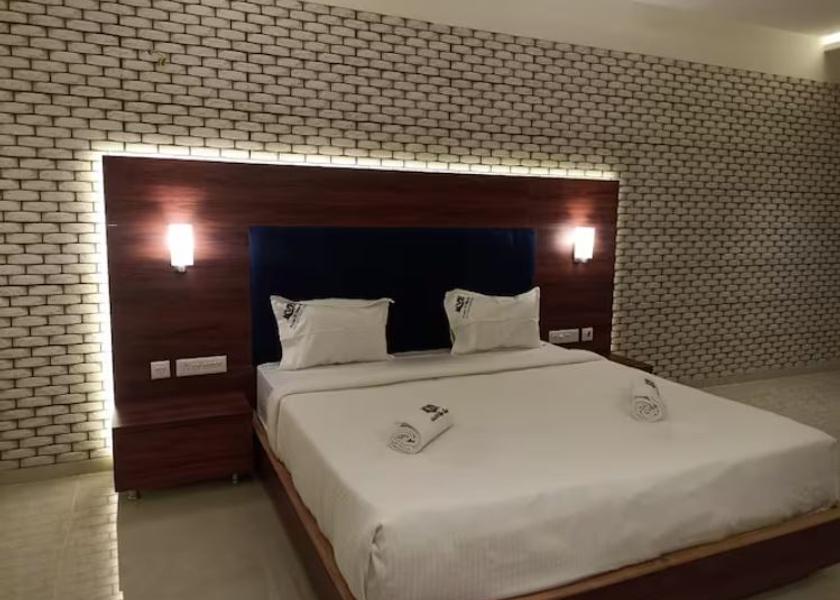 Karnataka Gundlupete Pool View Villa Room