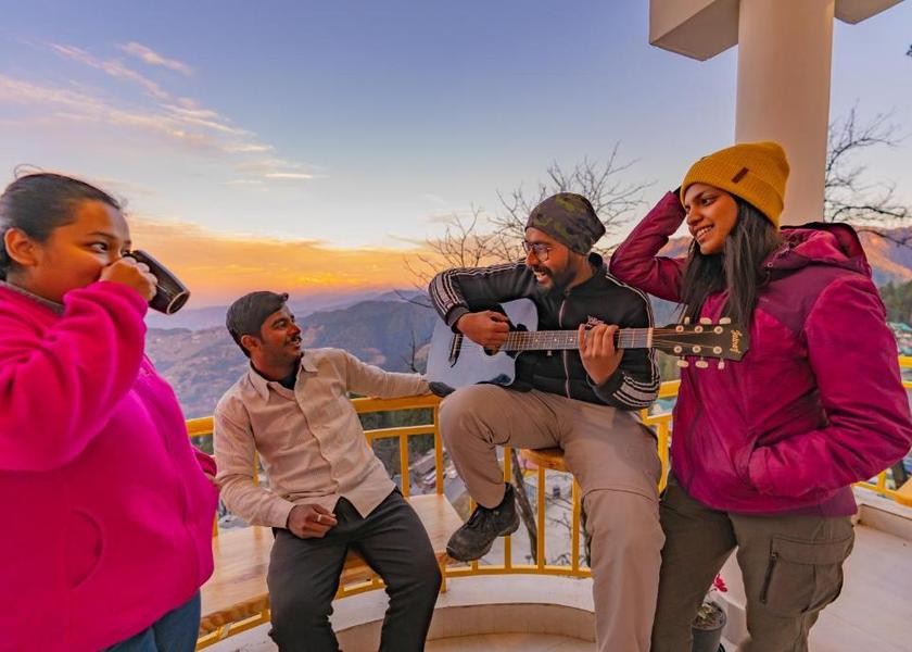 Himachal Pradesh Narkanda Deluxe Quadruple Room with Balcony and Mountain View